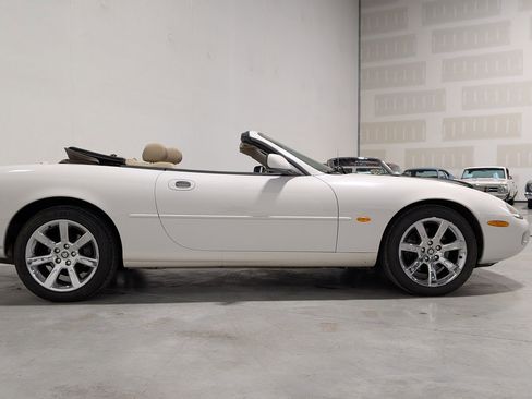 Used 2003 Jaguar XK8 Convertible image 18