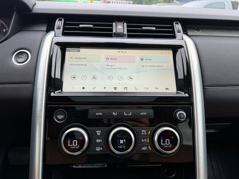 Used 2018 Land Rover Discovery HSE AWD/4WD image 21