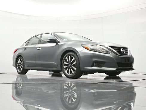Used 2016 Nissan Altima 2.5 SL w/ 2.5 Technology w/LED Package FWD image 40