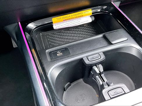 Used 2025 Mercedes-Benz GLB 250 w/ Exclusive Package image 58
