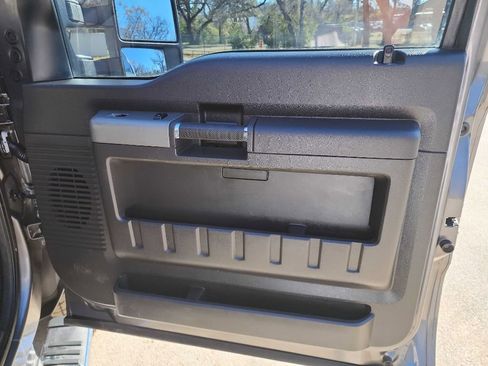 Used 2011 Ford F250 Lariat w/ Lariat Interior Pkg image 39