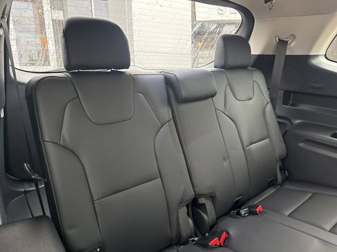New 2025 Kia Telluride S image 13