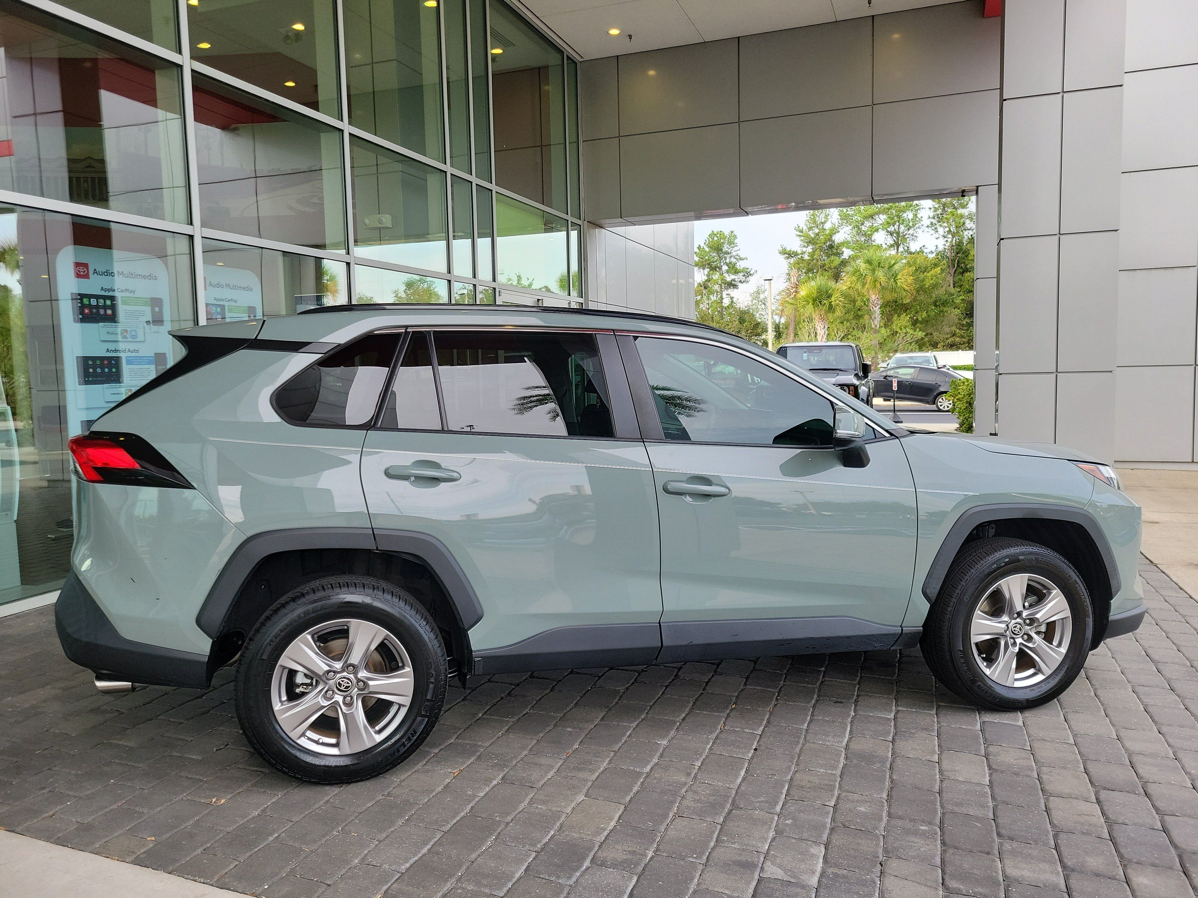 Used 2022 Toyota RAV4 XLE w/ Convenience Package FWD image 7