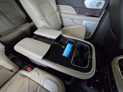 Used 2022 Lincoln Navigator Reserve AWD/4WD image 27