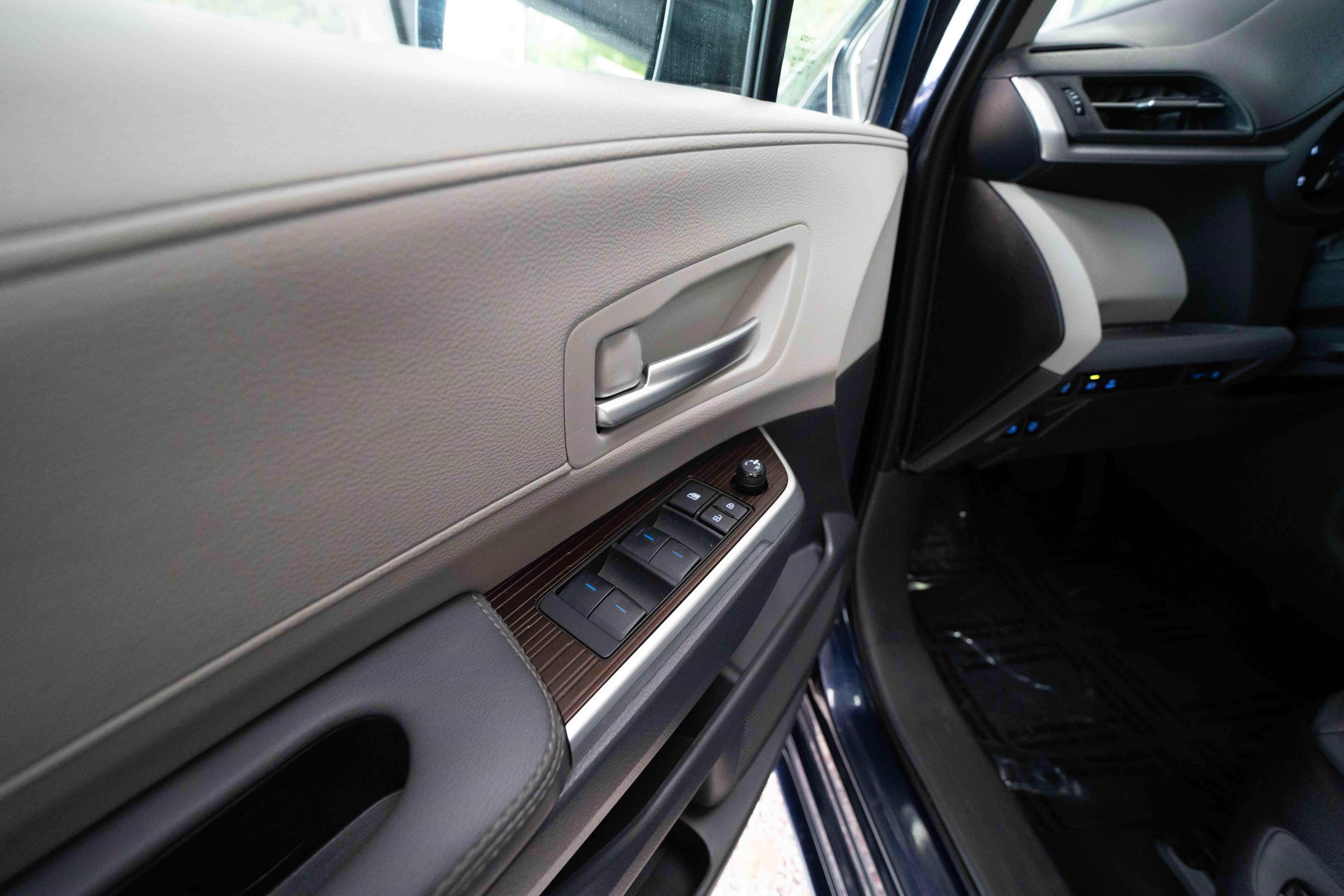 Certified 2023 Toyota Sienna XLE w/ XLE Plus Package AWD/4WD image 8