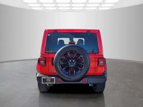 Used 2025 Jeep Wrangler Unlimited Sahara image 5