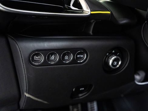 Used 2025 McLaren Artura Spider image 31