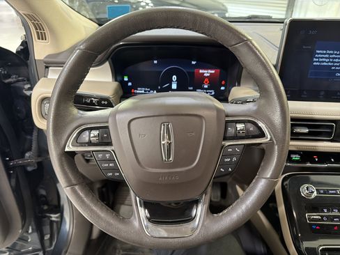 Used 2023 Lincoln Nautilus FWD w/ Premium Package image 13