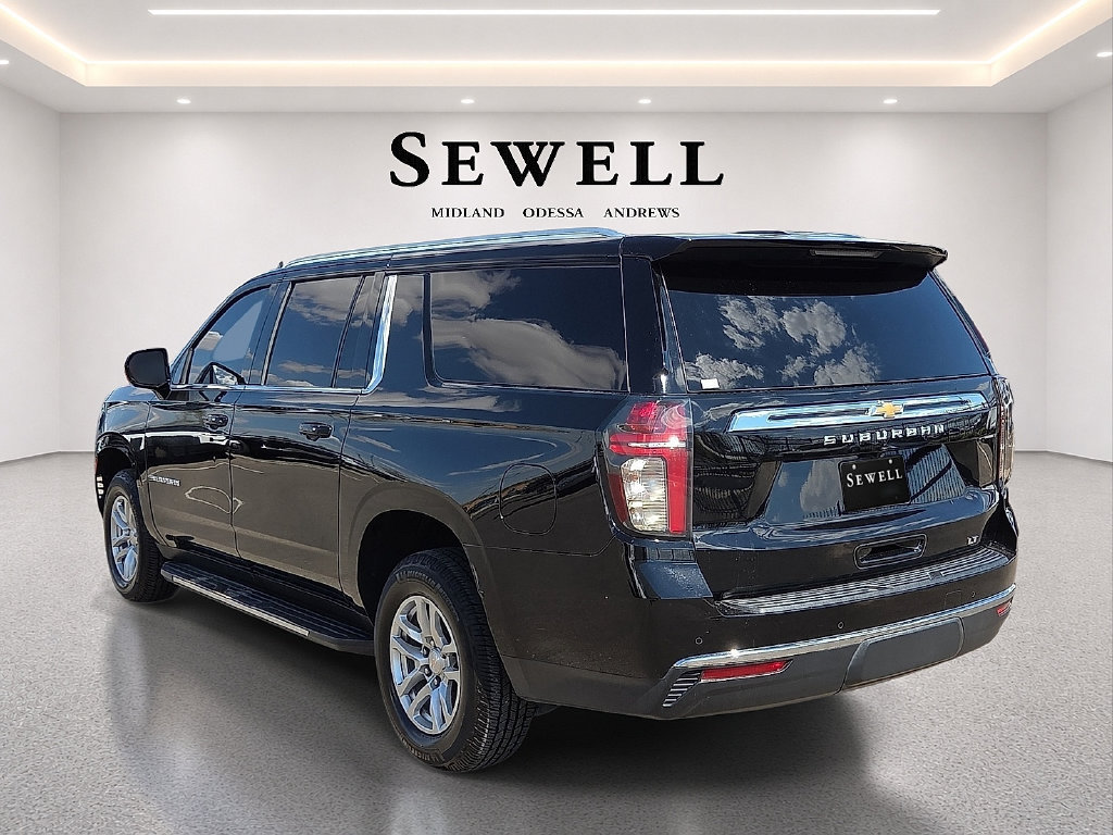 Used 2022 Chevrolet Suburban LT RWD image 3