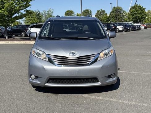 Used 2015 Toyota Sienna XLE Premium FWD image 4