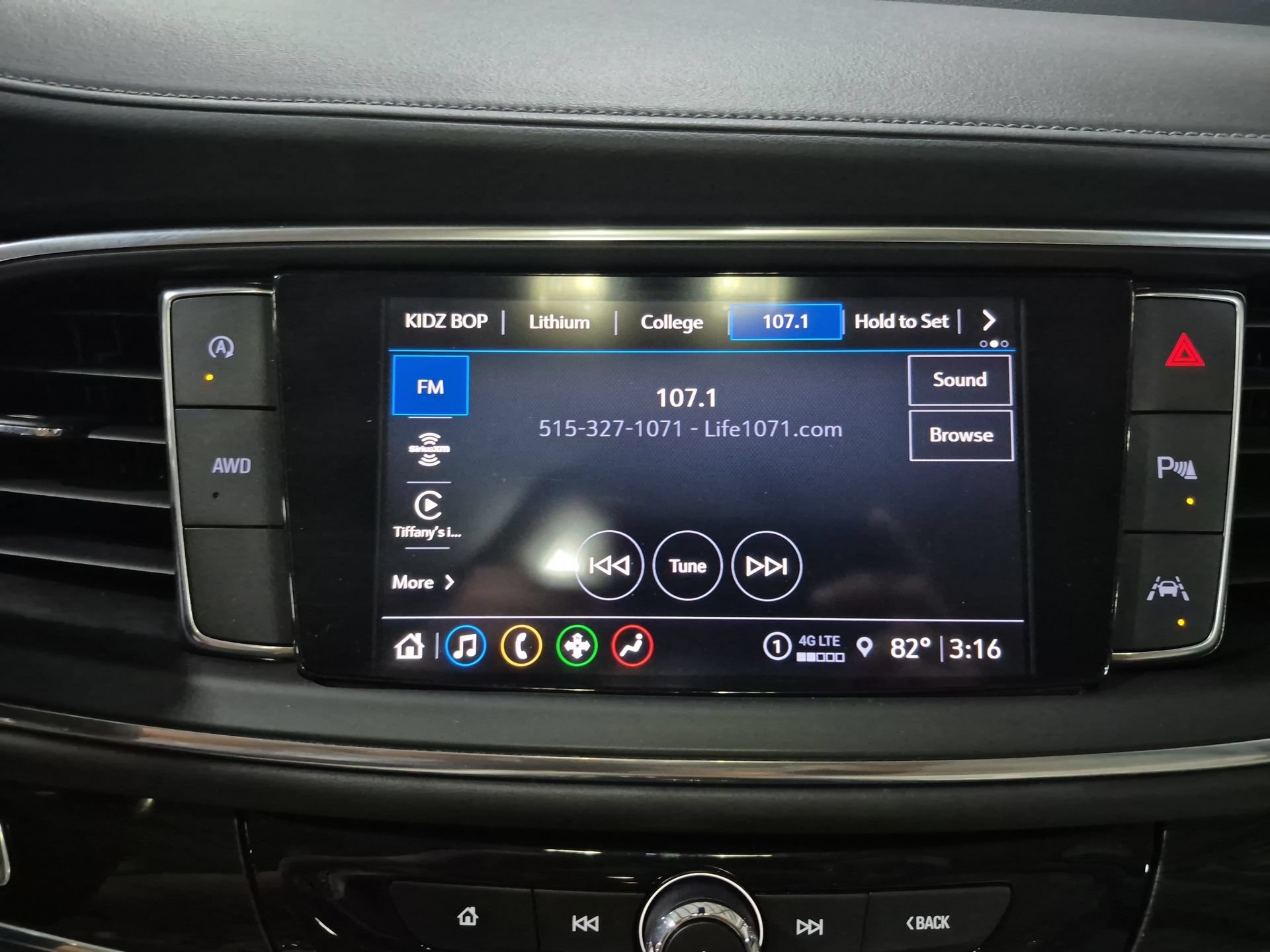 Used 2024 Buick Enclave Essence w/ Experience Buick Package AWD/4WD image 14