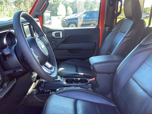 Used 2023 Jeep Wrangler Unlimited Sahara AWD/4WD image 18