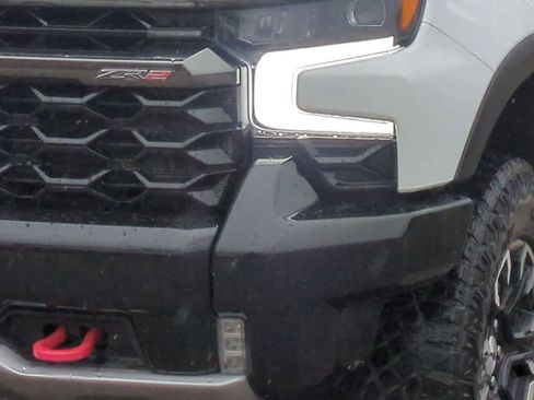 Used 2023 Chevrolet Silverado 1500 ZR2 w/ Technology Package image 11