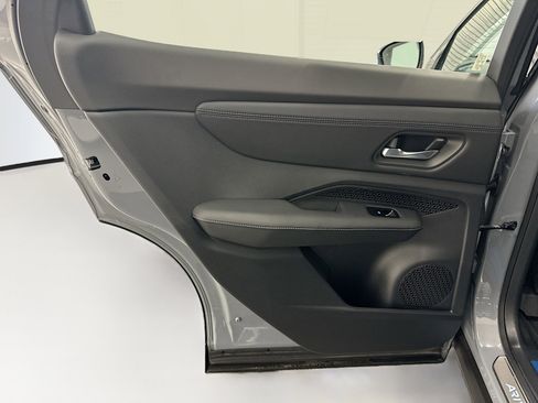 Used 2024 Nissan Ariya AWD image 27