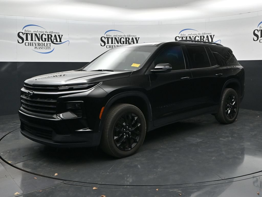 Used 2024 Chevrolet Traverse LT w/ Midnight/Sport Edition FWD image 3