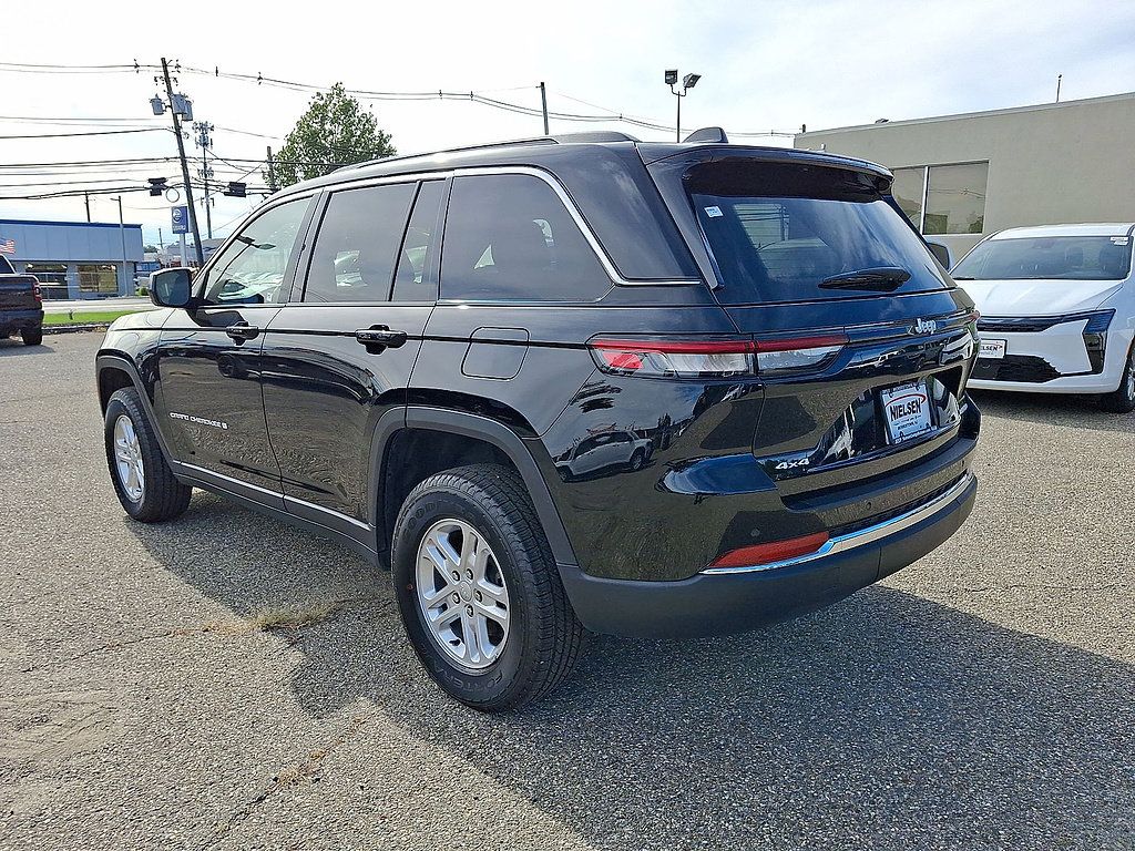 Used 2025 Jeep Grand Cherokee Laredo w/ Luxury Tech Group I AWD/4WD image 28