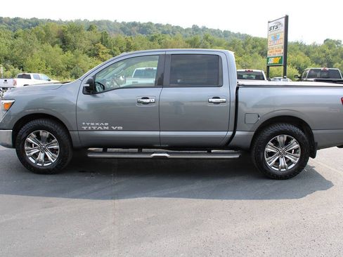 Used 2018 Nissan Titan SV w/ SV Convenience Package AWD/4WD image 3