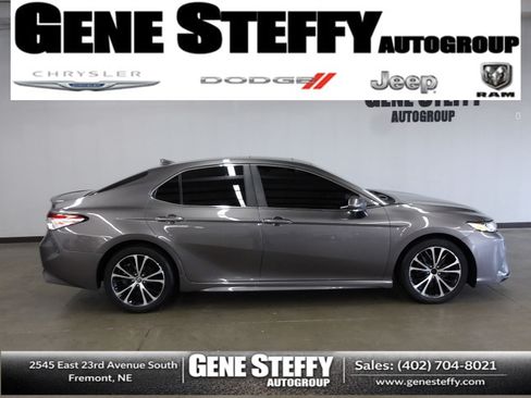 Used 2020 Toyota Camry SE w/ Convenience Package FWD image 1