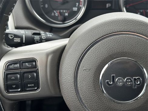 Used 2013 Jeep Grand Cherokee Laredo w/ Laredo E Group image 24