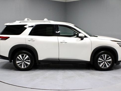 Used 2024 Nissan Pathfinder SL AWD/4WD image 7