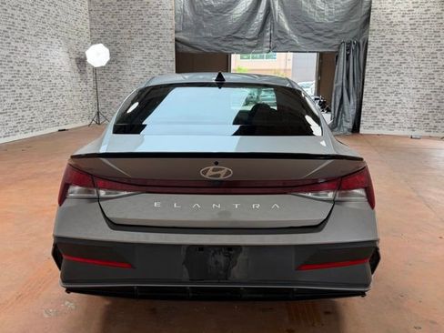 Used 2025 Hyundai Elantra Sport FWD image 5