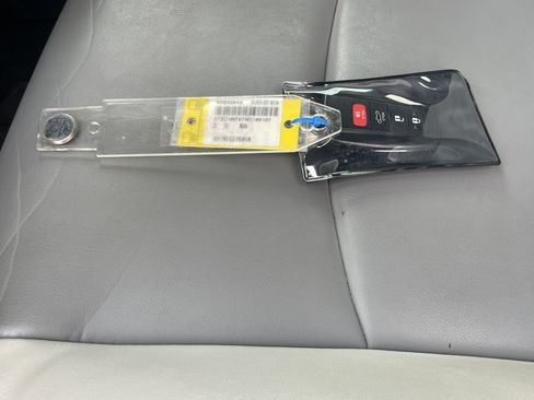 Used 2022 Toyota RAV4 XLE Premium FWD image 20