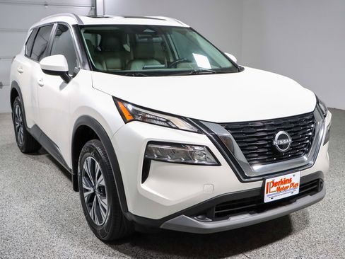 Used 2023 Nissan Rogue SV w/ SV Premium B Package FWD image 5