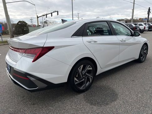 Certified 2024 Hyundai Elantra SEL w/ Convenience Package image 5