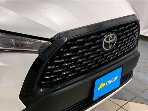 Used 2024 Toyota Corolla Cross LE image 32