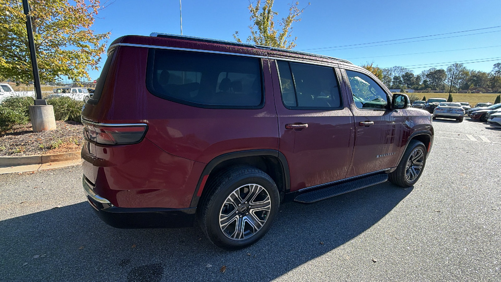 Used 2025 Jeep Wagoneer 4WD w/ Premium Group I image 8