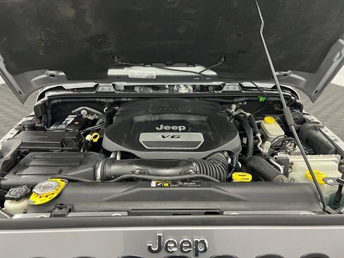 Used 2017 Jeep Wrangler Unlimited Sahara w/ Connectivity Group image 24