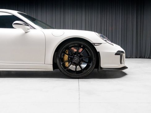 Used 2015 Porsche 911 GT3 w/ Sound Package Plus RWD image 29