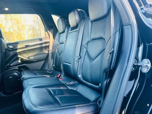 Used 2016 Porsche Cayenne S image 32