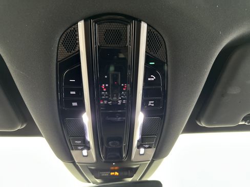 Used 2021 Porsche Cayenne Base image 29