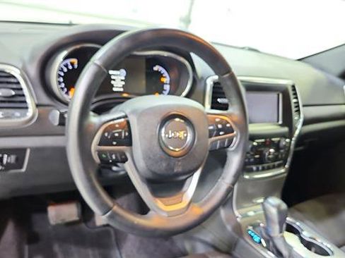Used 2018 Jeep Grand Cherokee Laredo RWD image 17