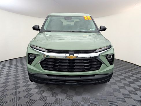 Used 2025 Chevrolet TrailBlazer LS AWD/4WD image 2