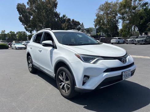 Used 2016 Toyota RAV4 XLE FWD image 2