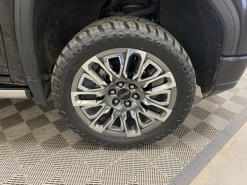 Used 2023 GMC Sierra 1500 Denali Ultimate image 2