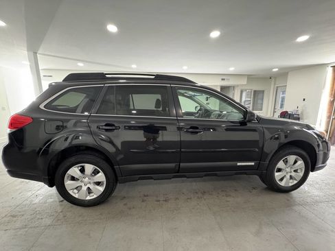 Used 2011 Subaru Outback 2.5i Premium image 6