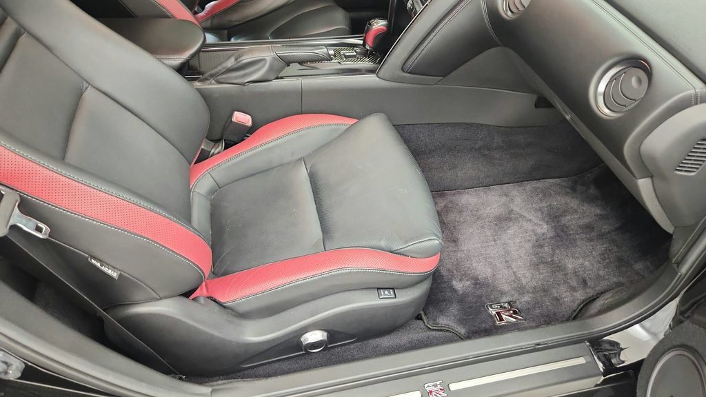 Used 2012 Nissan GT-R Black Edition AWD/4WD image 58