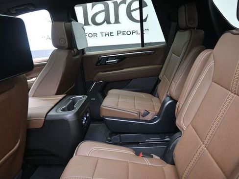 Used 2025 Chevrolet Tahoe High Country AWD/4WD image 24