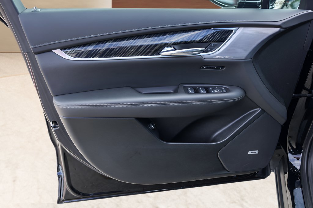 Certified 2025 Cadillac XT6 Premium Luxury FWD image 25