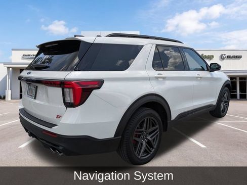 Used 2025 Ford Explorer ST AWD/4WD image 3