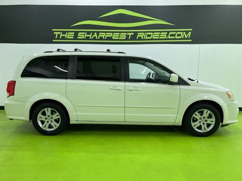 Used 2011 Dodge Grand Caravan Crew w/ Entertainment Group 1 FWD image 11