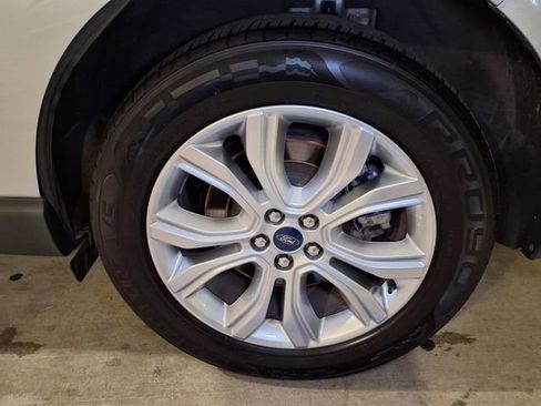 Certified 2022 Ford Edge Titanium AWD/4WD image 24
