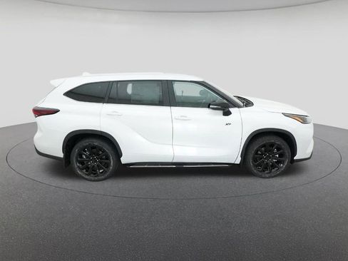 New 2026 Toyota Highlander XLE image 11