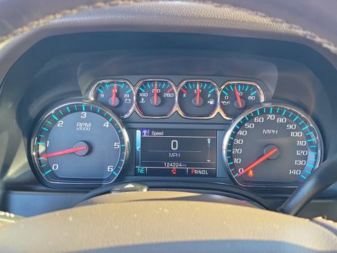 Used 2018 Chevrolet Suburban LT w/ Luxury Package image 28