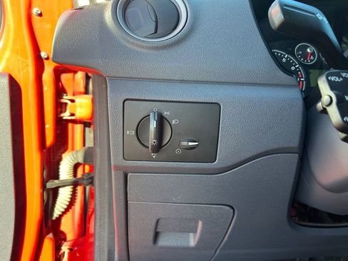 Used 2011 Ford Transit Connect XLT Premium image 21