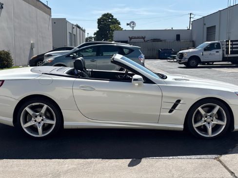 Used 2016 Mercedes-Benz SL 550 w/ Driver Assistance Package image 13