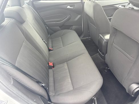 Used 2016 Ford Focus SE w/ SE Sport Package FWD image 15